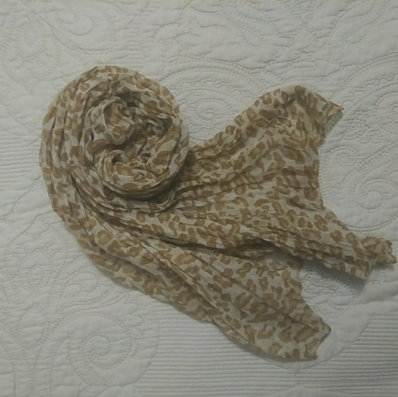 Scarf, Leopard - Picture 2 of 5